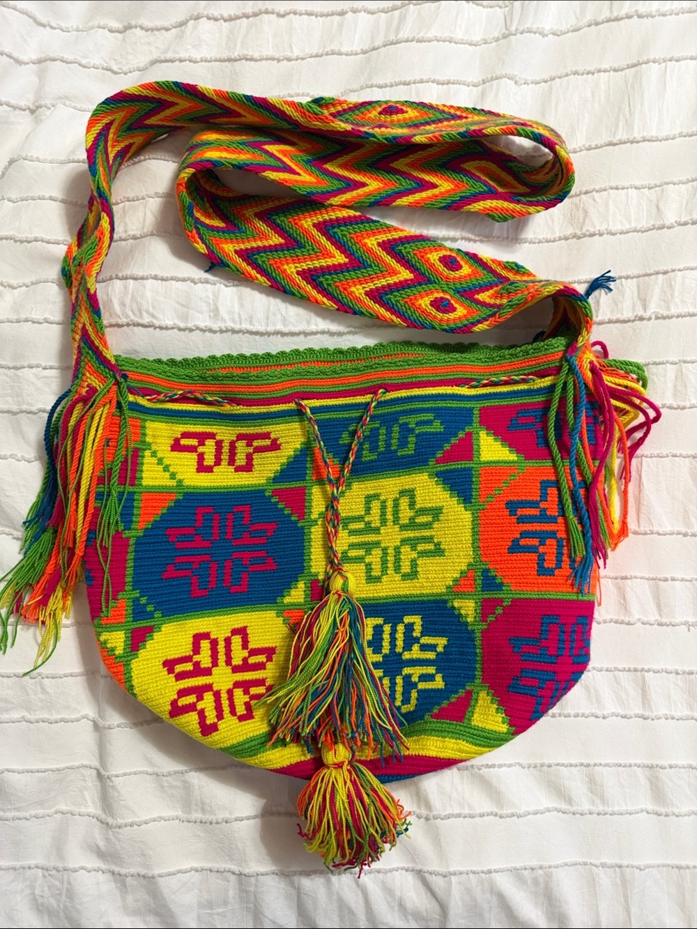 NWOT Wayuu Mochila Shoulder Bag Vibrant Colors in Geometric Pattern